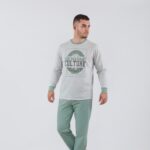 Muška pidžama iz kolekcije Genuine Culture, svetlosiva majica sa zelenim detaljima i zelene pantalone, udobna i kvalitetna odeća za spavanje iz Arilja