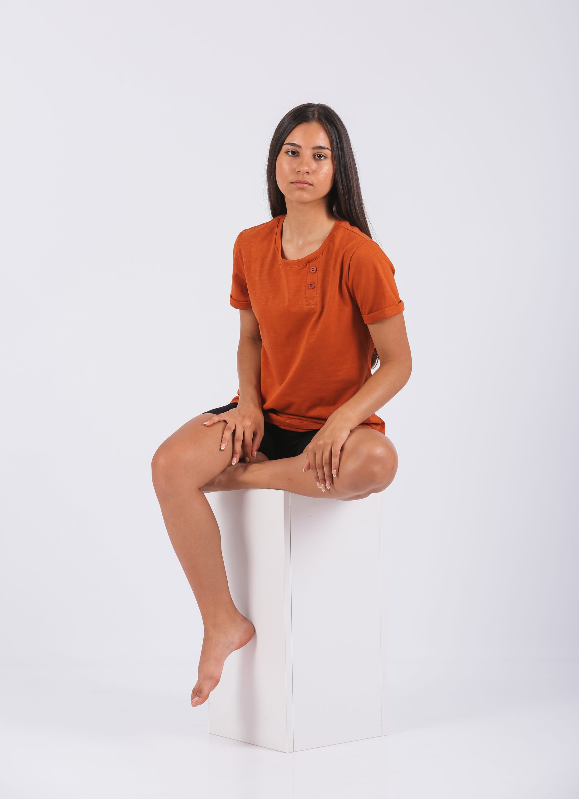 Art.834-2 Ženska majica Sara Veličine M,L,XL,XXL Sir.sastav 100_pamuk Održavanje 60stepeni Cena-1040,00 Ženska majica Sara 834, 100% pamuk za udobnost,narandzasta boja